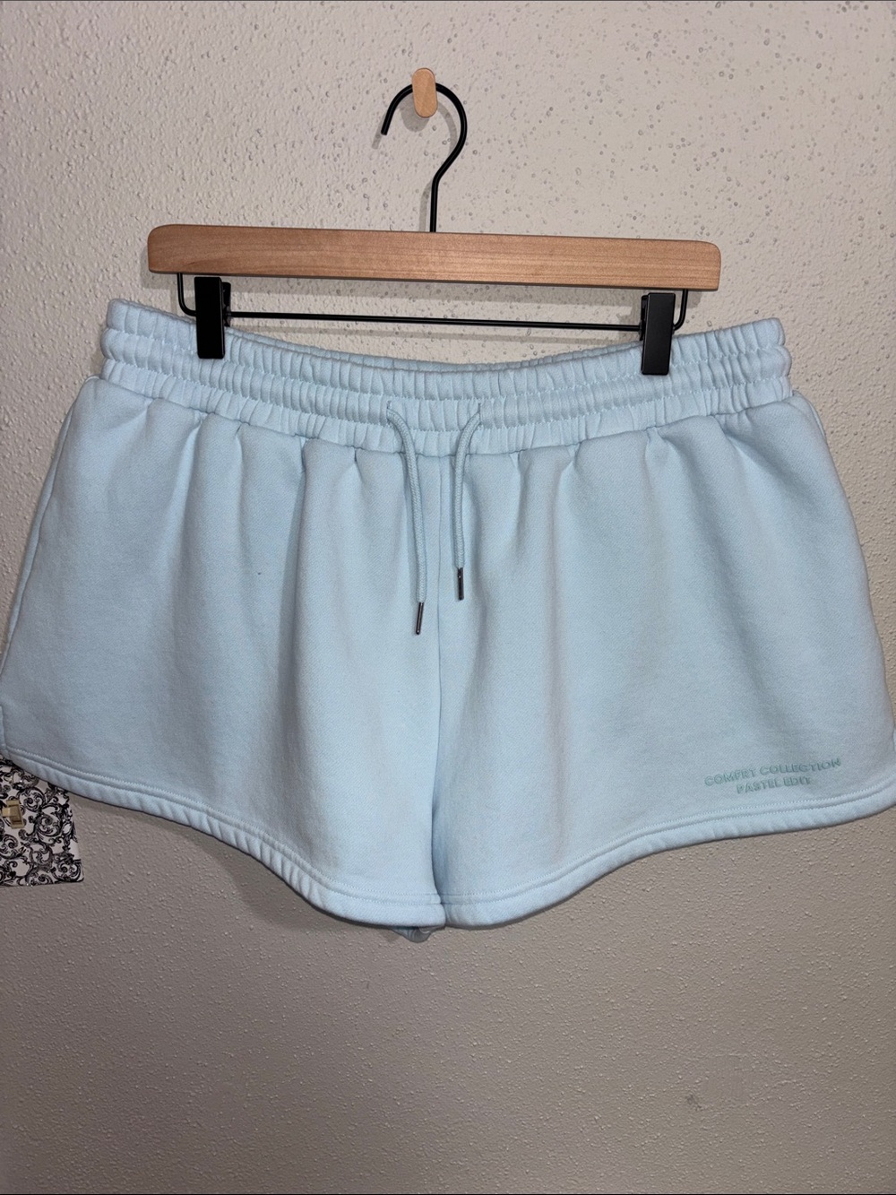 Comfrt Limited Edition Pastel Collection shorts (size X-Large)